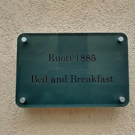 1885 Guest house